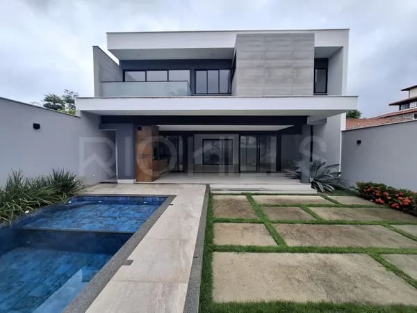 Casa de 3 quartos e com 180m², à venda em Camboinhas, Niterói/RJ