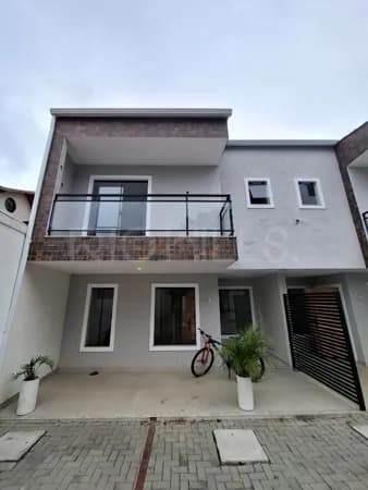 Casa de 3 quartos à venda no Recanto dos Colibris, com 160m², em Itaipu, Niterói/RJ