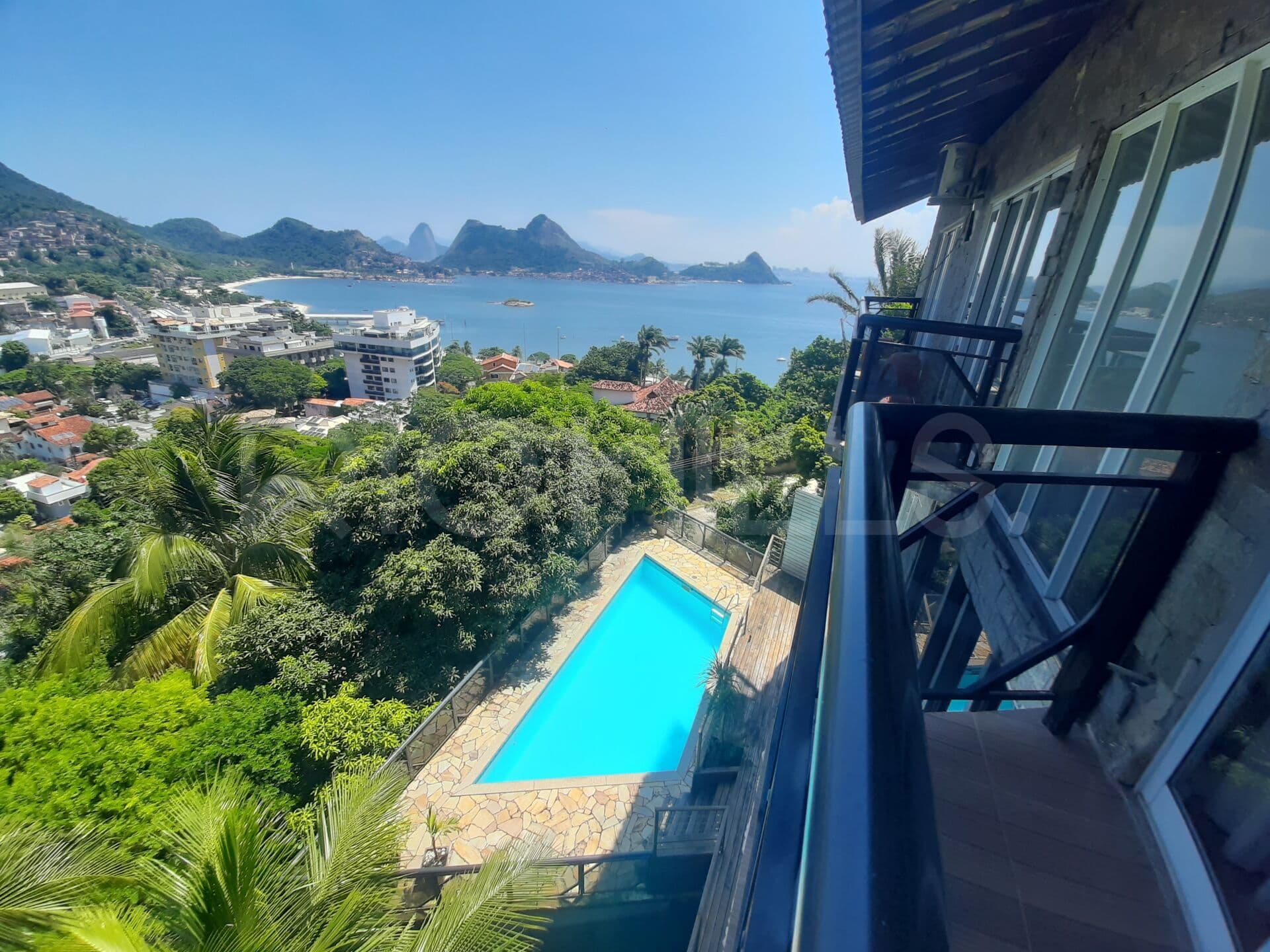 Casa em Condomínio, com 5 quartos e 300m², à venda em Charitas, Niterói/RJ
