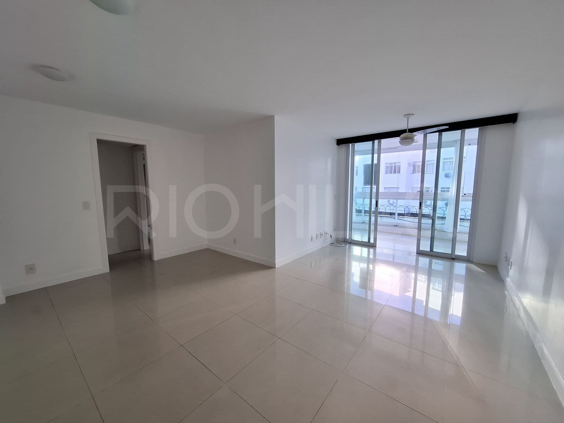 Apartamento de 3 quartos, com 120m², à venda em Charitas, Niterói/RJ