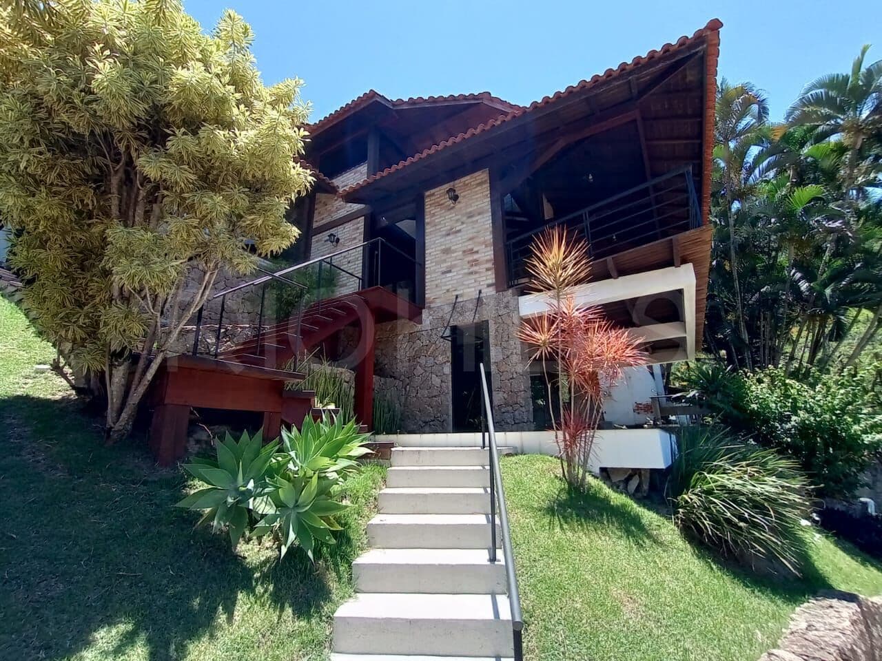 Casa Duplex de 4 quartos, com 323m², à venda em Serra Grande, Niterói/RJ