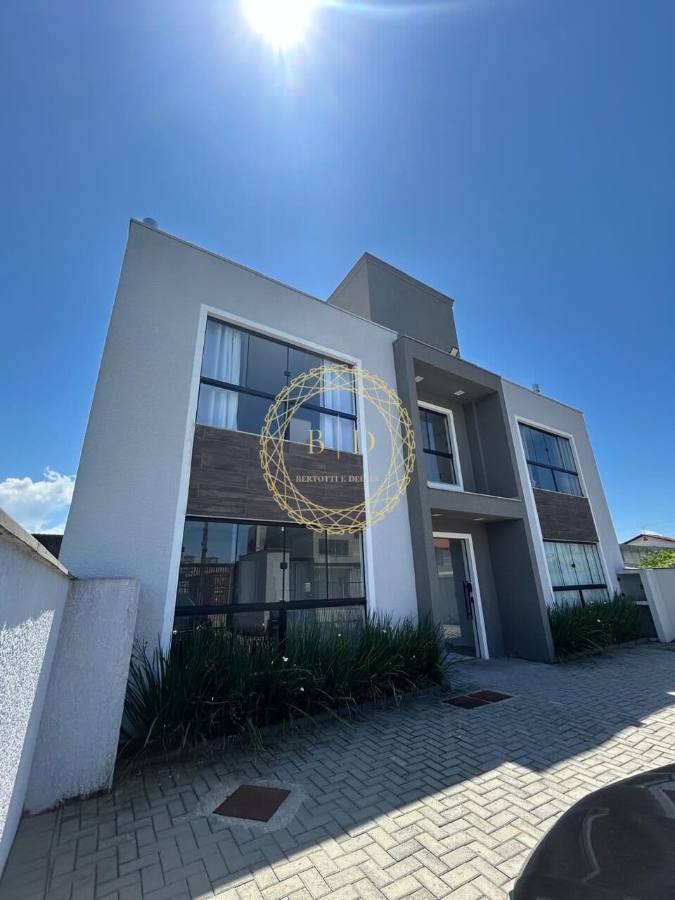 LINDO APARTAMENTO MOBILIADO HÁ 500 METROS DO MAR EM BARRA VELHA-SC