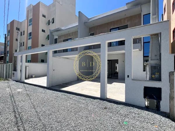 Sobrado Alto Padrão com piscina a venda - Barra Velha/SC