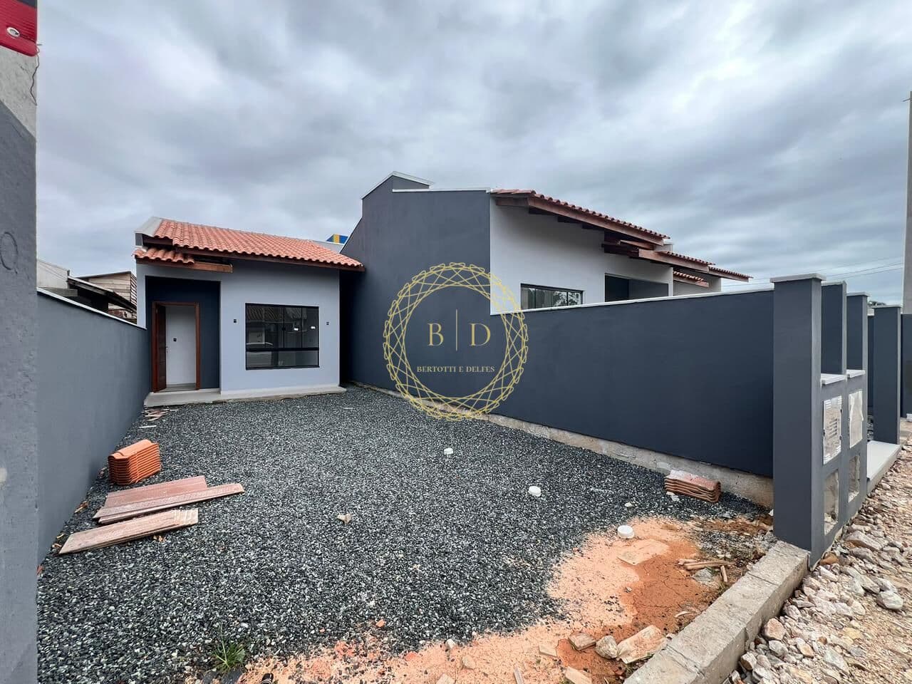 CASAS COM AMPLO ESPAÇO A VENDA EM BARRA VELHA-SC