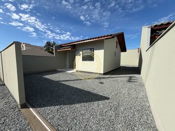 Casa com amplo espaço de terreno a venda em Barra Velha/SC