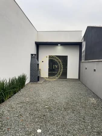 EXCELENTE CASA A VENDA COM ÓTIMO PADRÃO DE ACABAMENTO E CHURRASQUEIRA