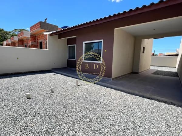 Casa com churrasqueira e amplo espaço de terreno aos fundos - Barra Velha/SC