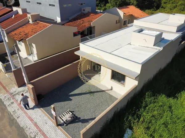 Casa com SUÍTE e RUA PAVIMENTADA à venda - BARRA VELHA/SC