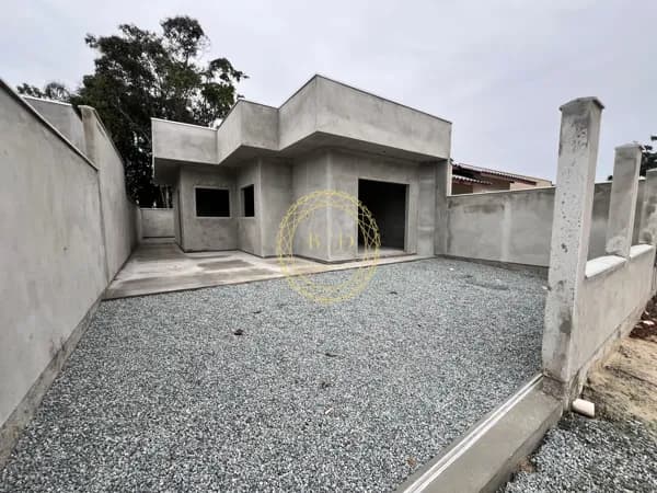 Casa com SUÍTE e GARAGEM COBERTA à venda - BARRA VELHA/SC