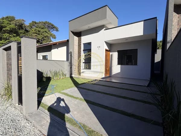 Casa com PÉ DIREITO ELEVADO a venda - Barra Velhas/SC
