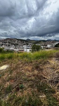 Lote/Terreno em Manhuaçu - Sagrada Família