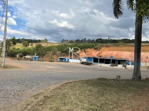Ponto Comercial/Loja/Box em Divino - Margem da 116