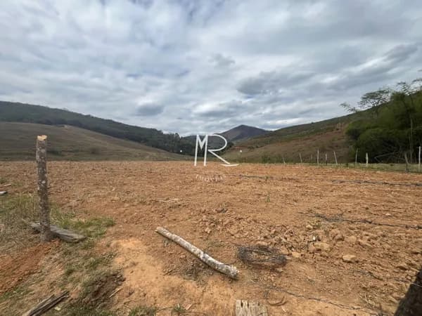 Fazenda/Sítios/Chácaras em Caputira - Zona Rural