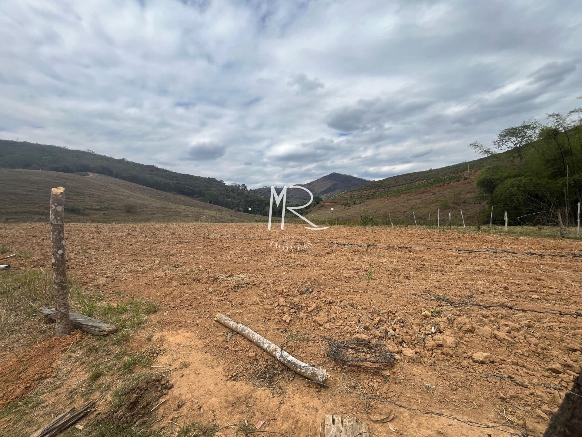 Fazenda/Sítios/Chácaras em Caputira - Zona Rural