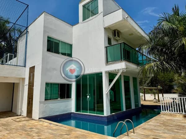Casa a Venda no Condomínio Porto Alpina em Igaratá SP