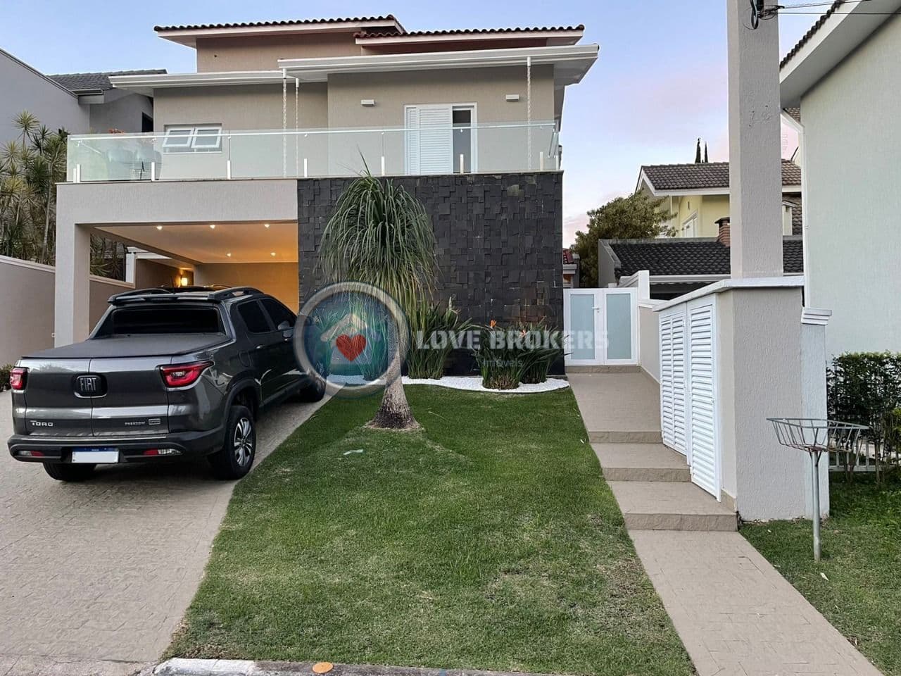 Casa a venda No Condomínio Arujá 5