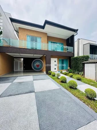 Casa à Venda no Condomínio Aruã