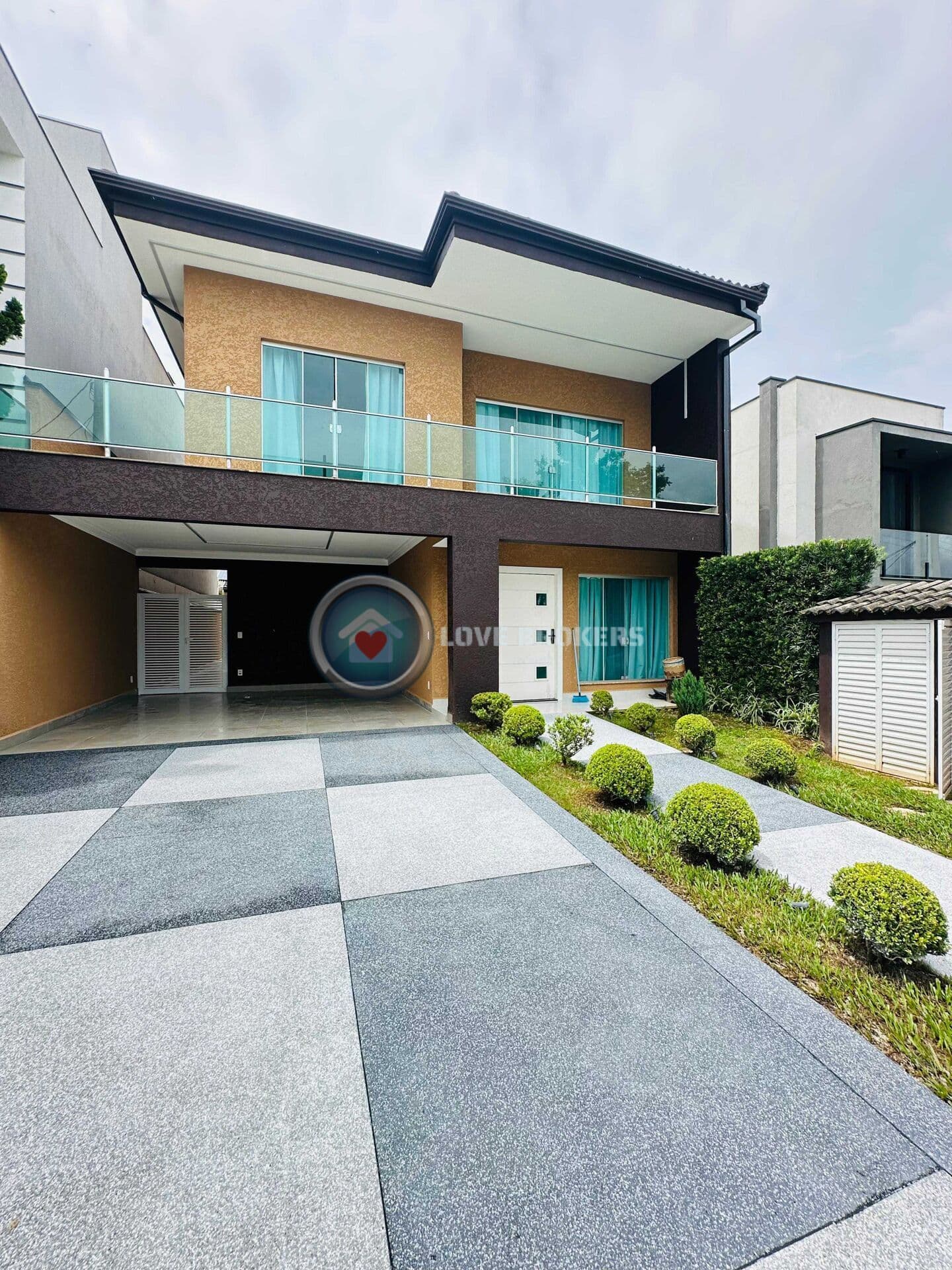 Casa à Venda no Condomínio Aruã