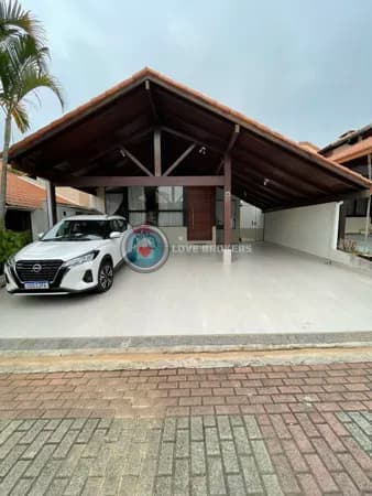 Casa em Condomínio Helbor Ville Versailles em Mogi