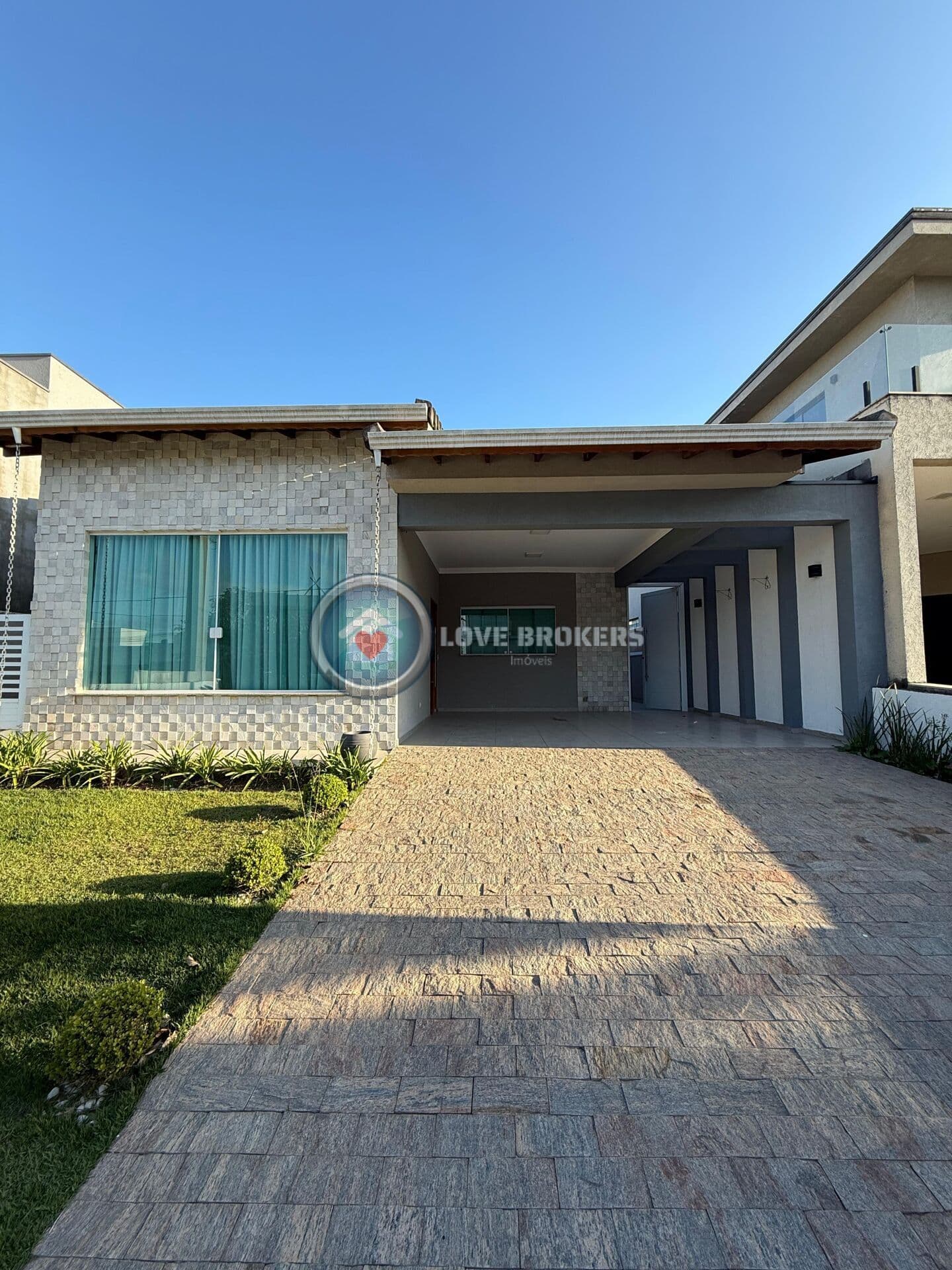 Casa a venda no condomínio Aruã Brisas
