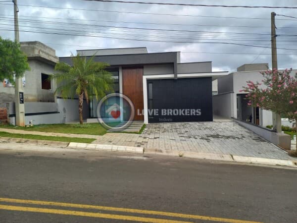 Casa Alto Padrão À Venda Em Condomínio Fechado Em Atibaia !!
