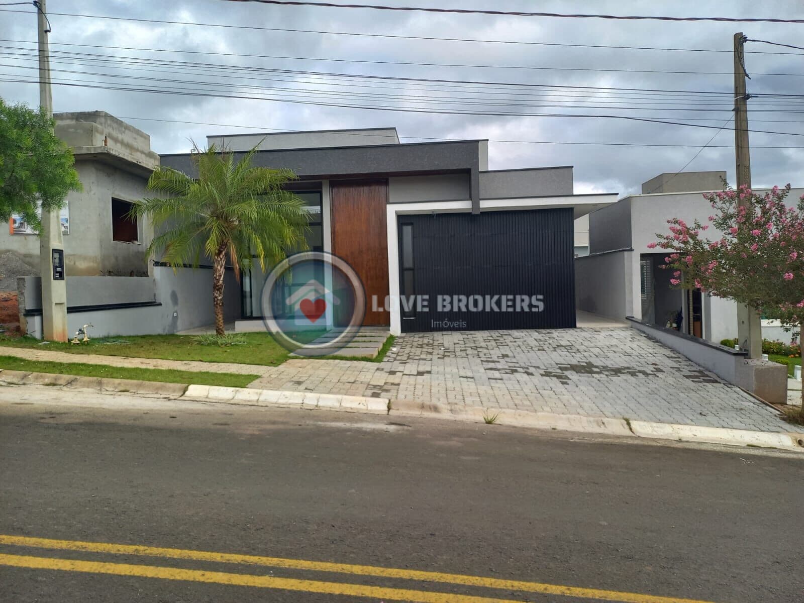 Casa Alto Padrão À Venda Em Condomínio Fechado Em Atibaia !!