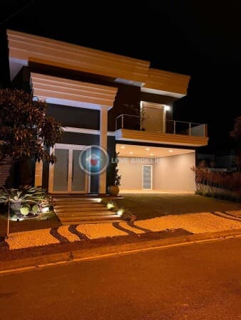 Casa Alto Padrão à Venda no Condomínio Granja Anitta em Mogi das Cruzes