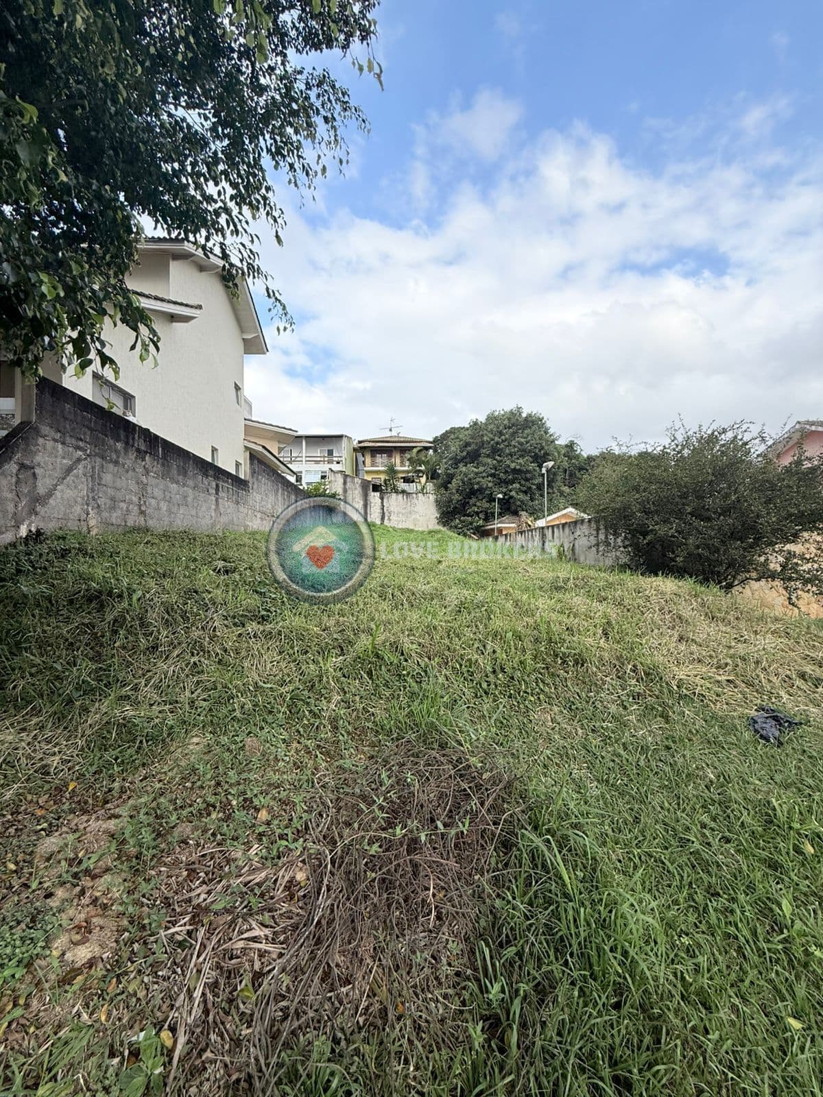 Terreno à Venda no Condomínio Aruã em Mogi das Cruzes-SP