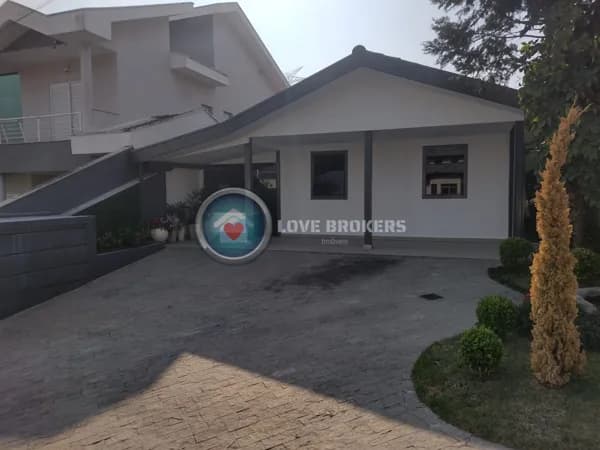 Casa a Venda no Condomínio Aruã