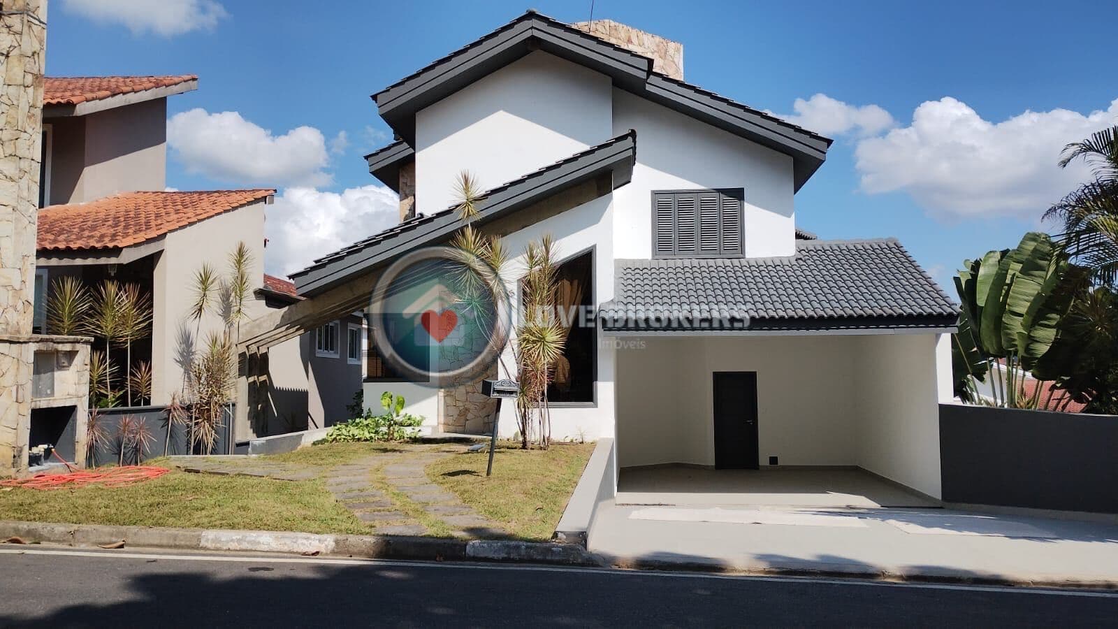 Casa à venda no Condomínio Aruja 5 - Arujá/SP
