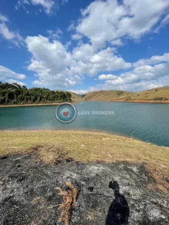 Terreno à Venda em Igaratá pé na água