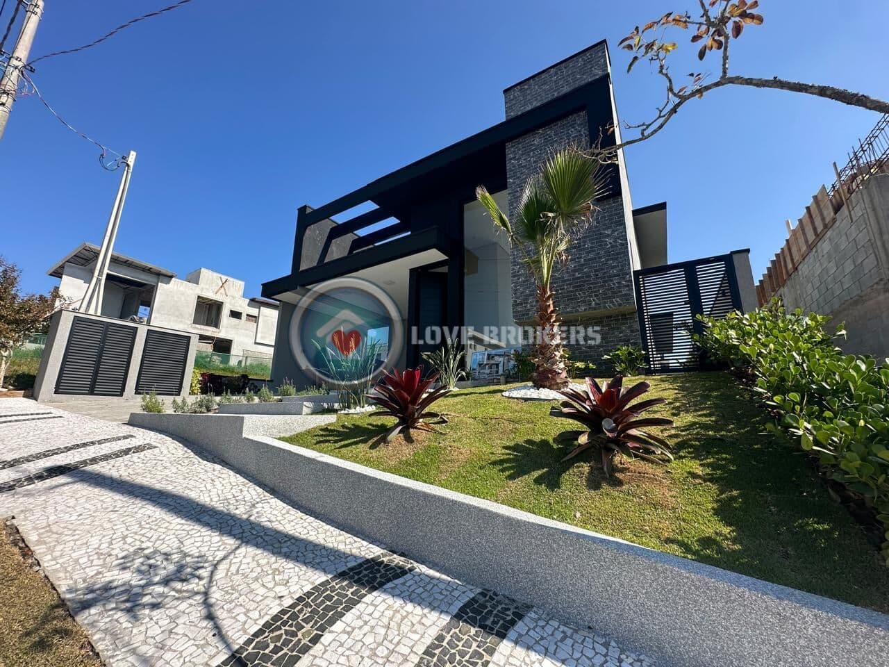 Casa a Venda no Condomínio Granja Anitta