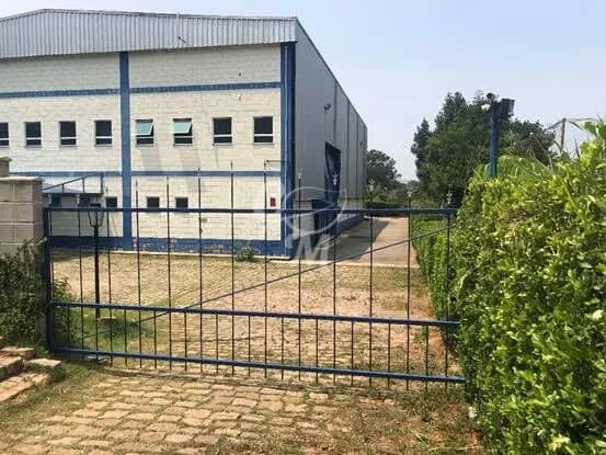Chácara de 5.000m² com 2 casas + Galpão Industrial com 1.130m²