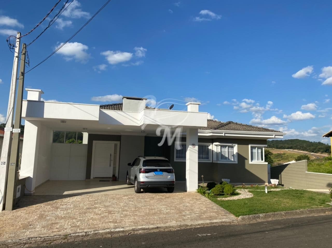 Excelente Casa em Condomínio!