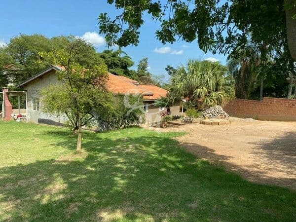 Chácara com área total de 1.863m² no Poste