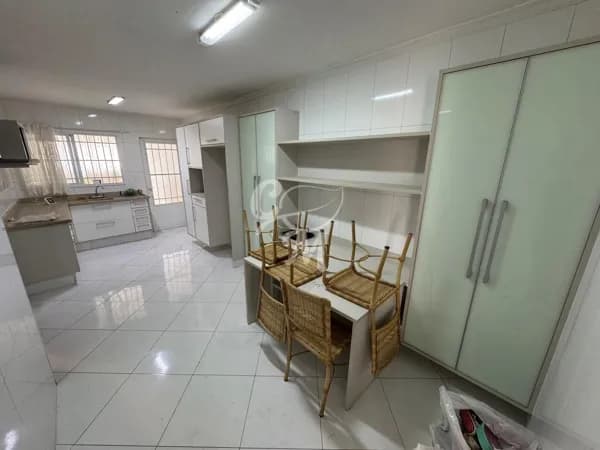 📍 Casa 247m² à venda em Jundiaí, 4 dormitórios e garagem para 6 veículos