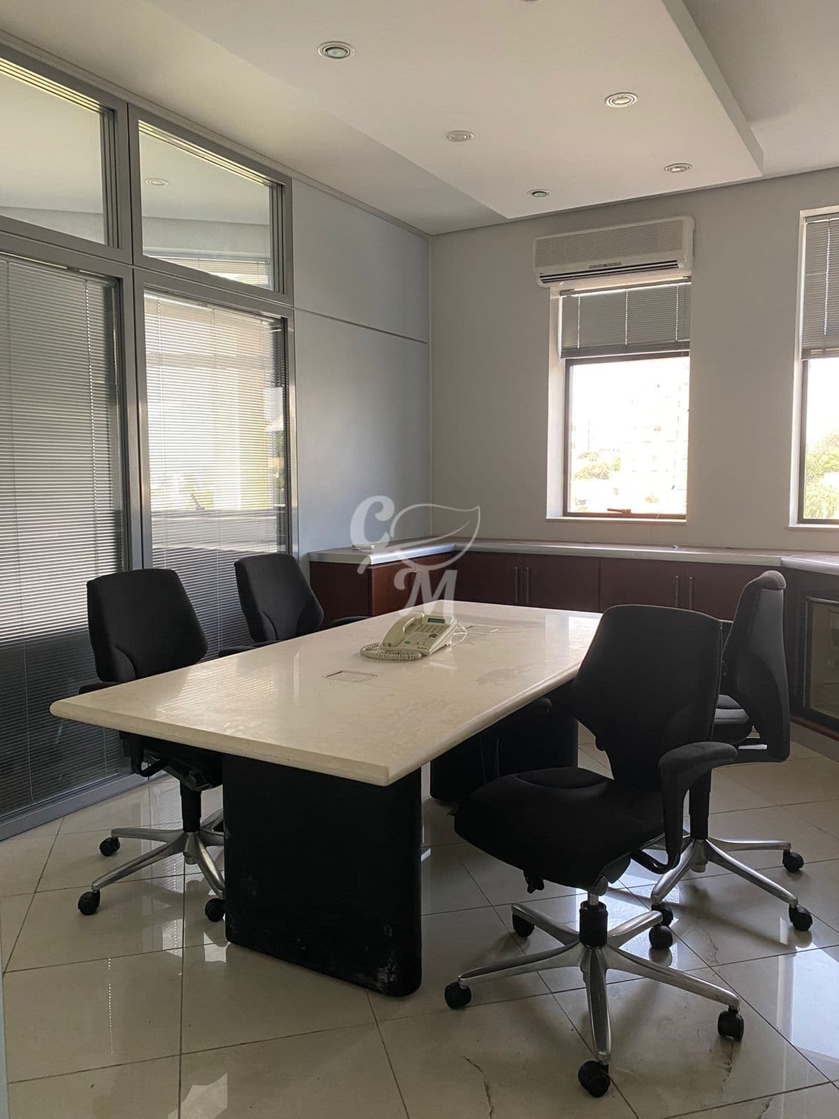 Sala comercial na Av. Jundiaí, SP