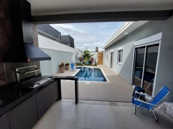 Casa Térrea com Piscina à Venda no Bairro Medeiros – Jundiaí 🏡