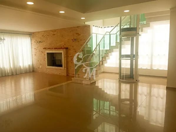 Linda Casa com 5 Suites!