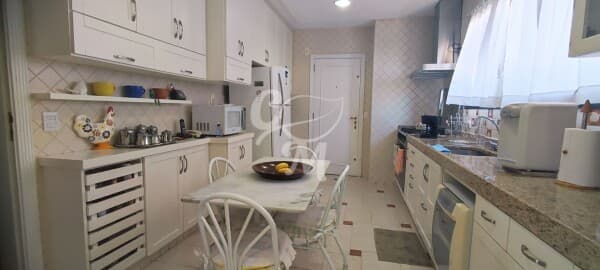 Apartamento Amplo com 3 Dormitórios