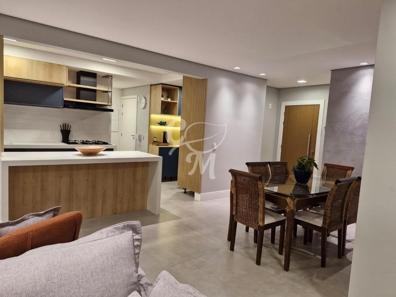 Lindo apartamento, em andar alto e sol da manhã!