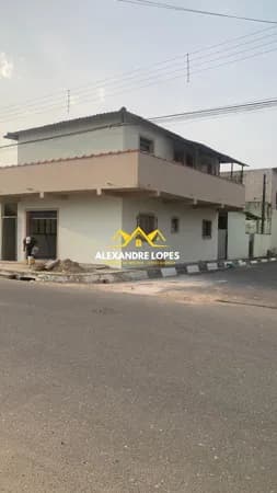 Casa Sobrado com ponto comercial e 3 quitinetes no bairro Rocio