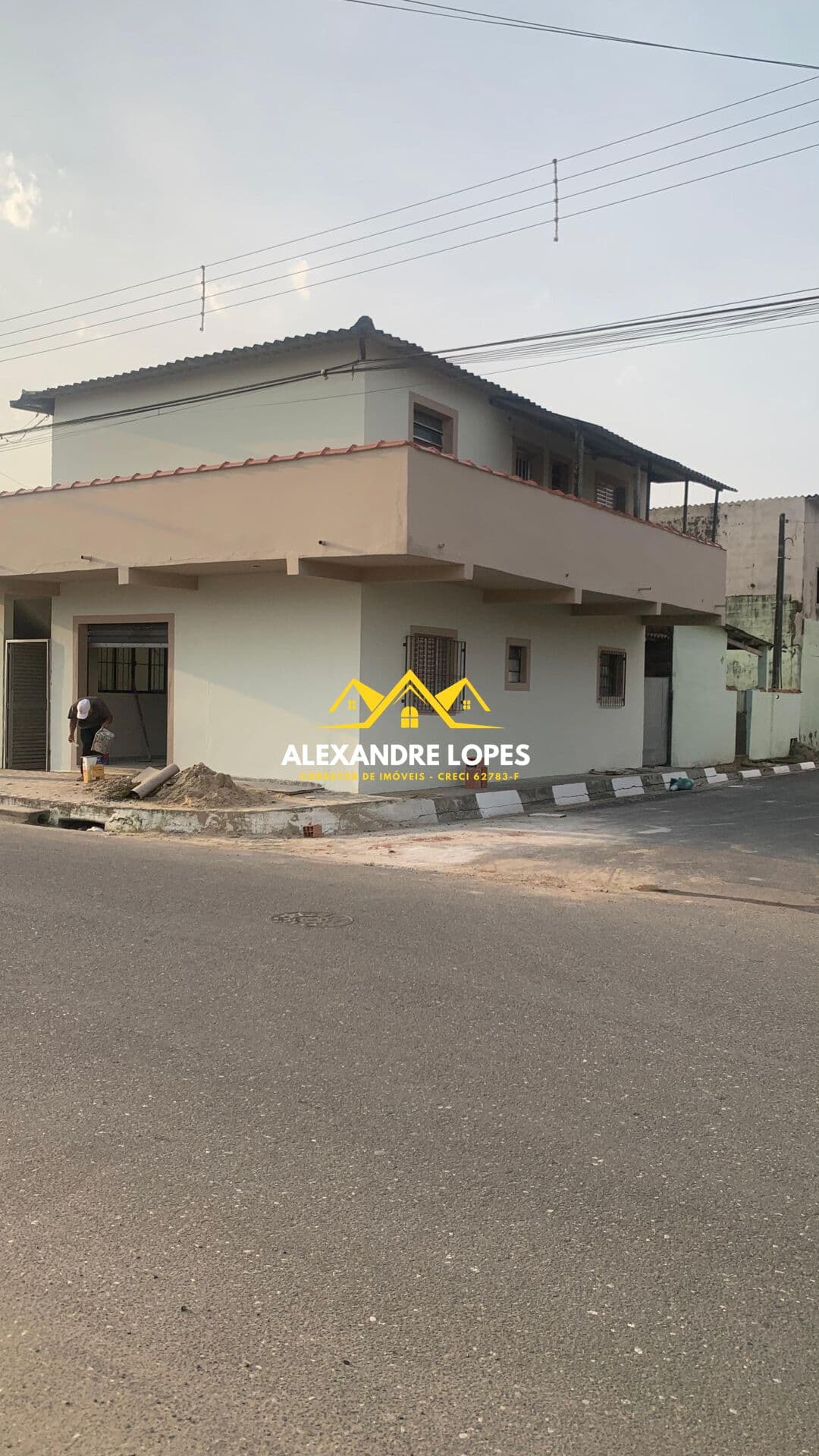 Casa Sobrado com ponto comercial e 3 quitinetes no bairro Rocio