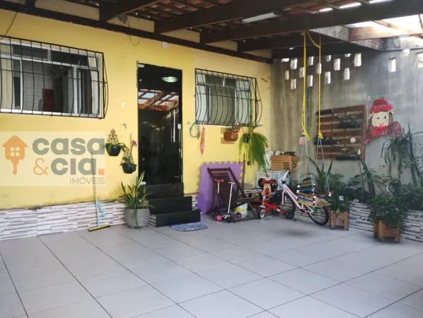 Casa geminada no bairro São Pedro em Esmeraldas-MG