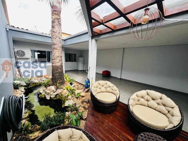 Casa em floresta encantada, Esmeraldas/MG
