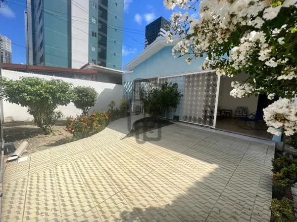 Casa com 03 quartos em Manaíra