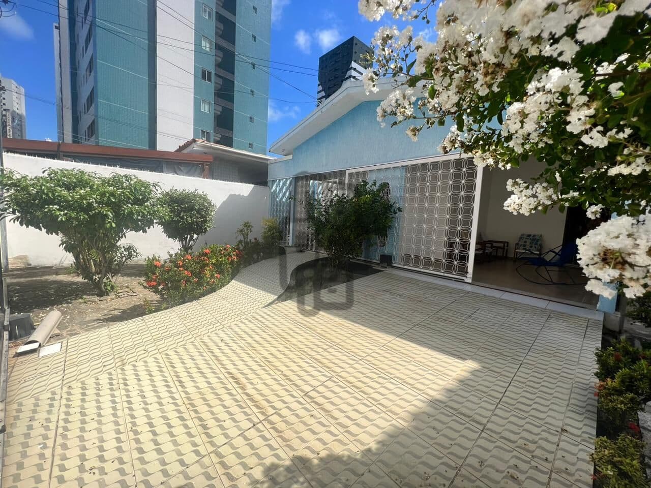 Casa com 03 quartos em Manaíra