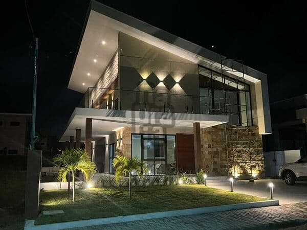 Casa em condomínio fechado de alto padrão