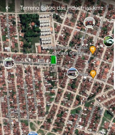 Terreno localizado em avenida principal, ideal para comércio, possuindo 03 frentes