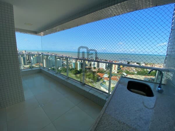 Apartamento de alto padrão andar alto com vista para o mar